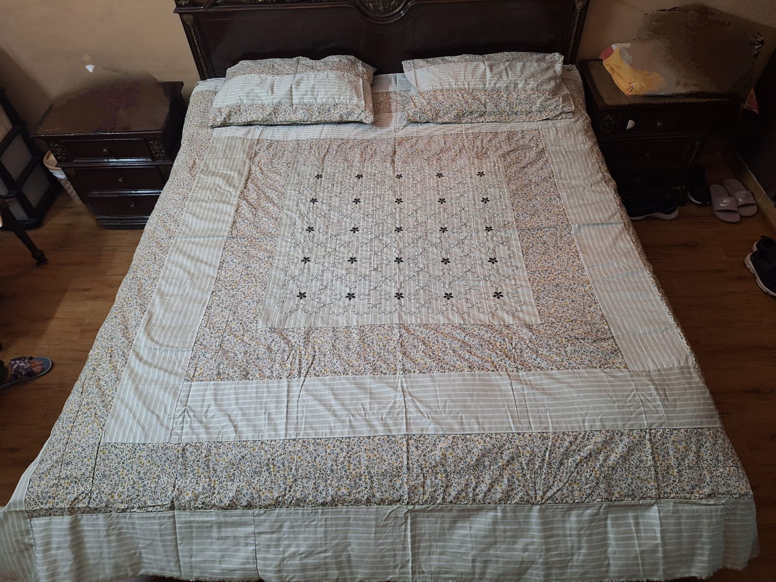 White & Brown Cotton King Size Bedsheet